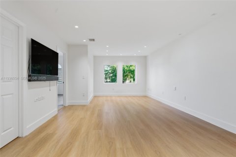 House in Aventura, Florida 3 bedrooms, 216.46 sq.m. № 1994798 - photo 19