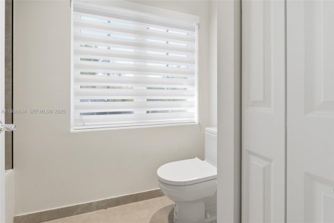 House in Aventura, Florida 3 bedrooms, 216.46 sq.m. № 1994798 - photo 29