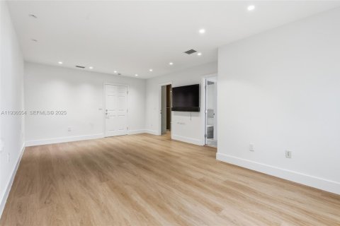 House in Aventura, Florida 3 bedrooms, 216.46 sq.m. № 1994798 - photo 21