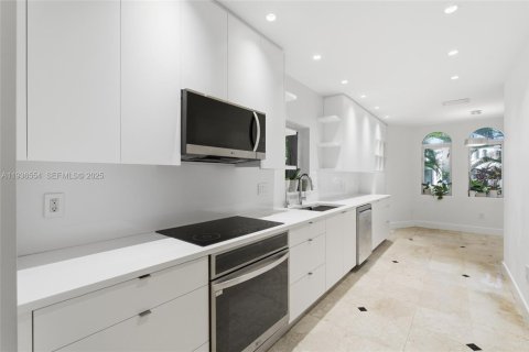 House in Aventura, Florida 3 bedrooms, 216.46 sq.m. № 1994798 - photo 13