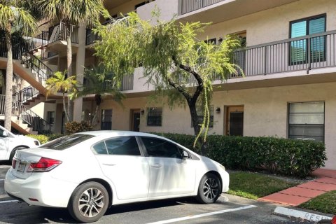 Condo in Tamarac, Florida, 2 bedrooms  № 2350811