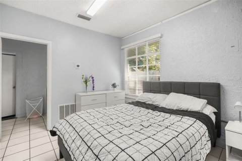 Villa ou maison à vendre à Kissimmee, Floride: 2 chambres, 102.47 m2 № 2416491 - photo 14