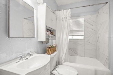 Villa ou maison à vendre à Kissimmee, Floride: 2 chambres, 102.47 m2 № 2416491 - photo 16