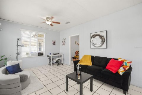 Villa ou maison à vendre à Kissimmee, Floride: 2 chambres, 102.47 m2 № 2416491 - photo 3