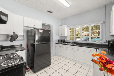 Villa ou maison à vendre à Kissimmee, Floride: 2 chambres, 102.47 m2 № 2416491 - photo 11