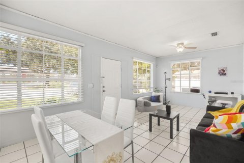 Villa ou maison à vendre à Kissimmee, Floride: 2 chambres, 102.47 m2 № 2416491 - photo 9