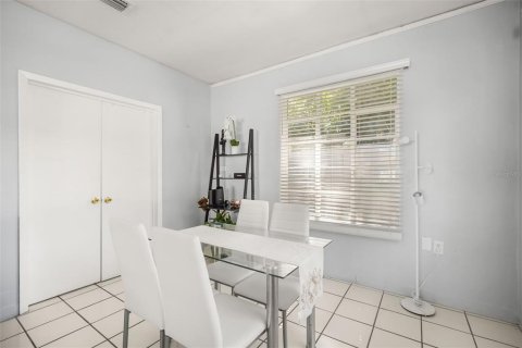 Villa ou maison à vendre à Kissimmee, Floride: 2 chambres, 102.47 m2 № 2416491 - photo 8