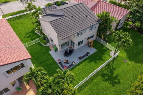 House in Pembroke Pines, Florida 5 bedrooms, 187.94 sq.m. № 2001855 - photo 30