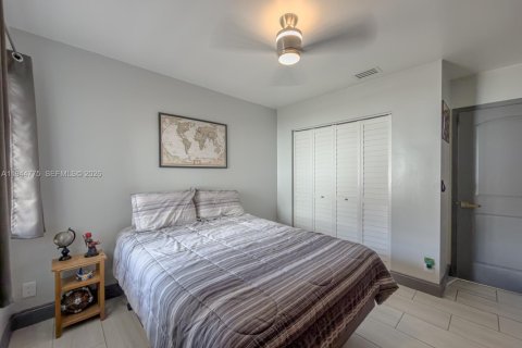 House in Pembroke Pines, Florida 5 bedrooms, 187.94 sq.m. № 2001855 - photo 14