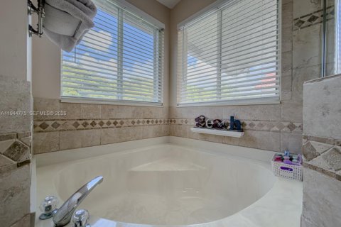 House in Pembroke Pines, Florida 5 bedrooms, 187.94 sq.m. № 2001855 - photo 20