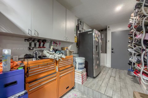 House in Pembroke Pines, Florida 5 bedrooms, 187.94 sq.m. № 2001855 - photo 28