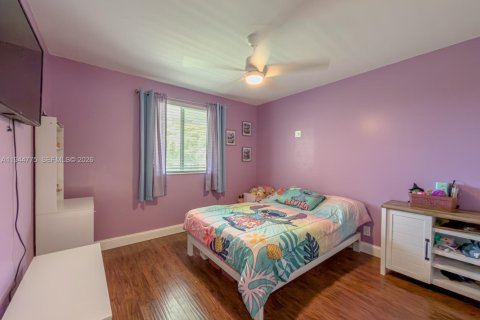 House in Pembroke Pines, Florida 5 bedrooms, 187.94 sq.m. № 2001855 - photo 23