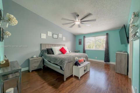 House in Pembroke Pines, Florida 5 bedrooms, 187.94 sq.m. № 2001855 - photo 18