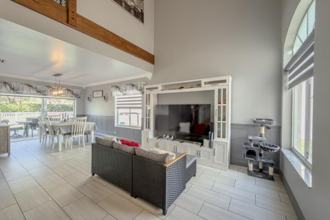 House in Pembroke Pines, Florida 5 bedrooms, 187.94 sq.m. № 2001855 - photo 4