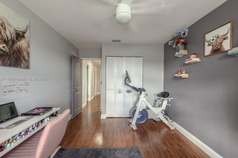 House in Pembroke Pines, Florida 5 bedrooms, 187.94 sq.m. № 2001855 - photo 24