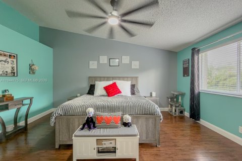 House in Pembroke Pines, Florida 5 bedrooms, 187.94 sq.m. № 2001855 - photo 17