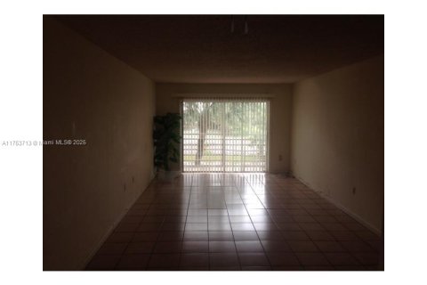 Copropriété à vendre à Lauderdale Lakes, Floride: 2 chambres, 102.19 m2 № 1693485 - photo 2