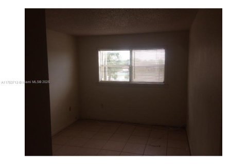 Copropriété à vendre à Lauderdale Lakes, Floride: 2 chambres, 102.19 m2 № 1693485 - photo 3