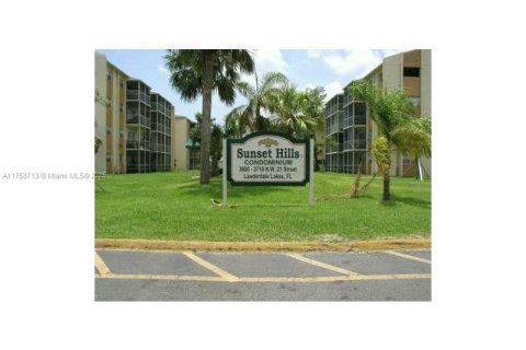 Copropriété à vendre à Lauderdale Lakes, Floride: 2 chambres, 102.19 m2 № 1693485 - photo 1