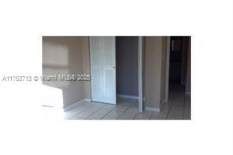 Copropriété à vendre à Lauderdale Lakes, Floride: 2 chambres, 102.19 m2 № 1693485 - photo 12
