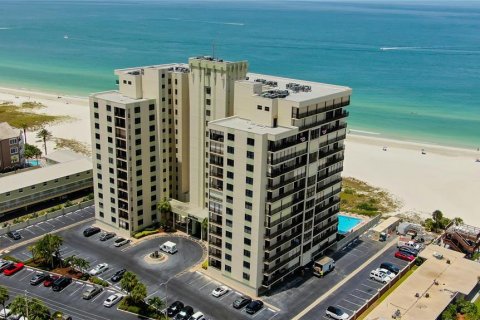 Condo in Saint Pete Beach, Florida, 2 bedrooms  № 2280362