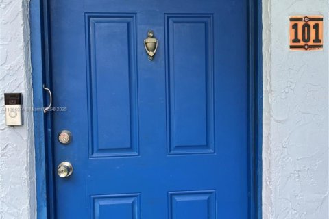 Купить кондоминиум в Майами, Флорида 2 спальни, 91.97м2, № 2021103 - фото 4