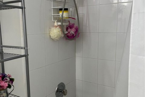 Купить кондоминиум в Майами, Флорида 2 спальни, 91.97м2, № 2021103 - фото 13