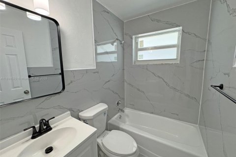 House in Miami, Florida 4 bedrooms, 111.48 sq.m. № 2066252 - photo 9