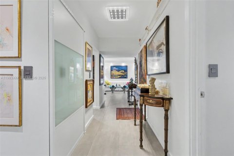 Condominio en venta en Miami, Florida, 2 dormitorios, 152.36 m2 № 2056184 - foto 2