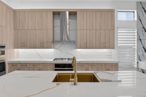 House in Boca Raton, Florida 3 bedrooms, 239.04 sq.m. № 1953958 - photo 12