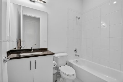 House in Boca Raton, Florida 3 bedrooms, 239.04 sq.m. № 1953958 - photo 20