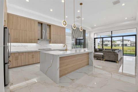 House in Boca Raton, Florida 3 bedrooms, 239.04 sq.m. № 1953958 - photo 10