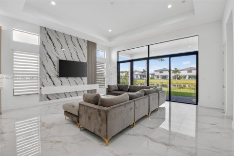 House in Boca Raton, Florida 3 bedrooms, 239.04 sq.m. № 1953958 - photo 2