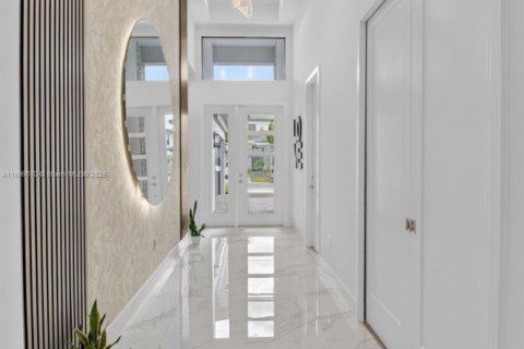 House in Boca Raton, Florida 3 bedrooms, 239.04 sq.m. № 1953958 - photo 4