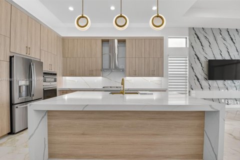 House in Boca Raton, Florida 3 bedrooms, 239.04 sq.m. № 1953958 - photo 11