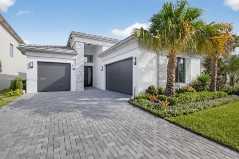 House in Boca Raton, Florida 3 bedrooms, 239.04 sq.m. № 1953958 - photo 6