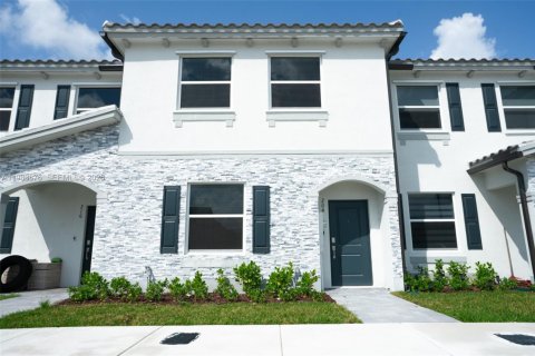 Townhouse in Florida City, Florida 3 bedrooms, 143.53 sq.m. № 2045553