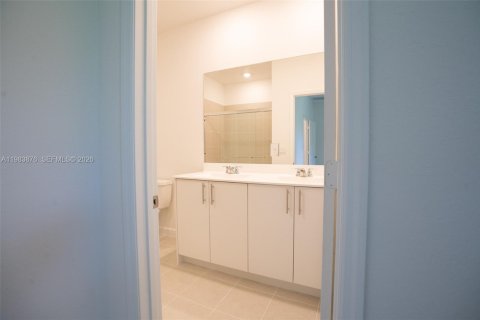 Touwnhouse à louer à Florida City, Floride: 3 chambres, 143.53 m2 № 2045553 - photo 10