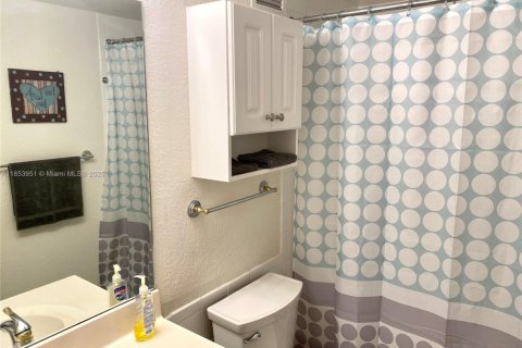 Condo in Hollywood, Florida, 1 bedroom  № 2021355 - photo 26