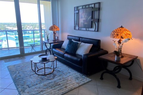 Condo in Hollywood, Florida, 1 bedroom  № 2021355 - photo 3