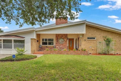 House in Lakeland, Florida 4 bedrooms, 205.13 sq.m. № 1910881 - photo 1