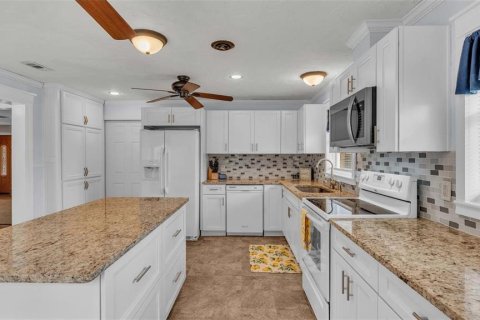House in Lakeland, Florida 4 bedrooms, 205.13 sq.m. № 1910881 - photo 8