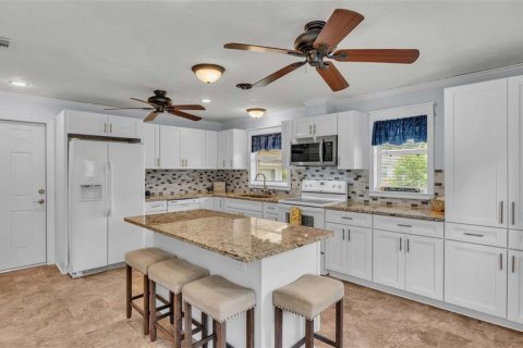 House in Lakeland, Florida 4 bedrooms, 205.13 sq.m. № 1910881 - photo 6