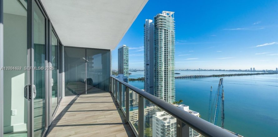 Кондоминиум с 2 спальнями в Майами, Флорида № 2067631