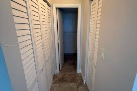 Снять в аренду квартиру в Помпано-Бич, Флорида 1 спальня, 60.39м2, № 1944036 - фото 6