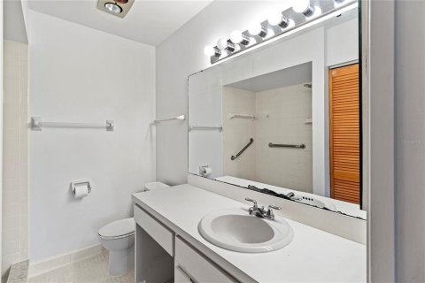 Condo in Sarasota, Florida, 2 bedrooms  № 1796491 - photo 28