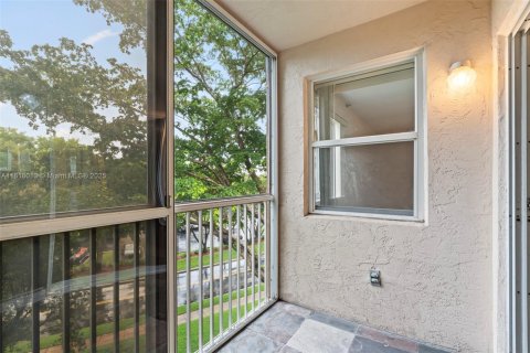 Condo in Tamarac, Florida, 2 bedrooms  № 1774202 - photo 15