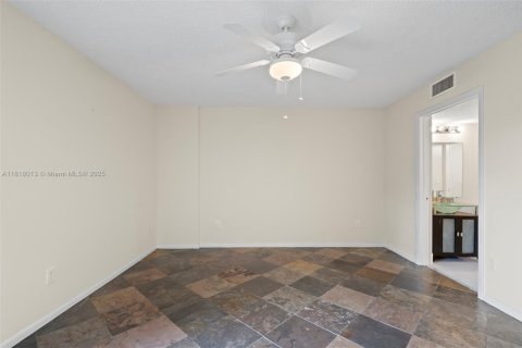 Condo in Tamarac, Florida, 2 bedrooms  № 1774202 - photo 20