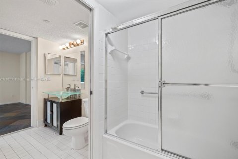 Condo in Tamarac, Florida, 2 bedrooms  № 1774202 - photo 22