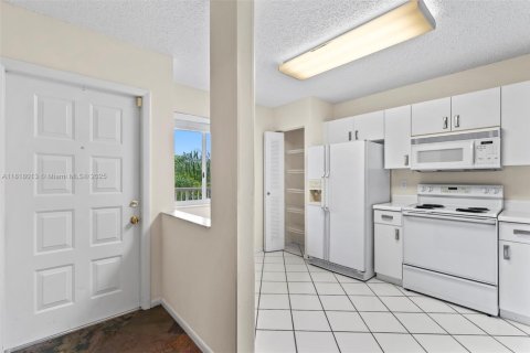 Condo in Tamarac, Florida, 2 bedrooms  № 1774202 - photo 6